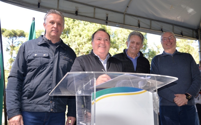 Tolardo assina mais R$ 6 milhões em obras de pavimentação