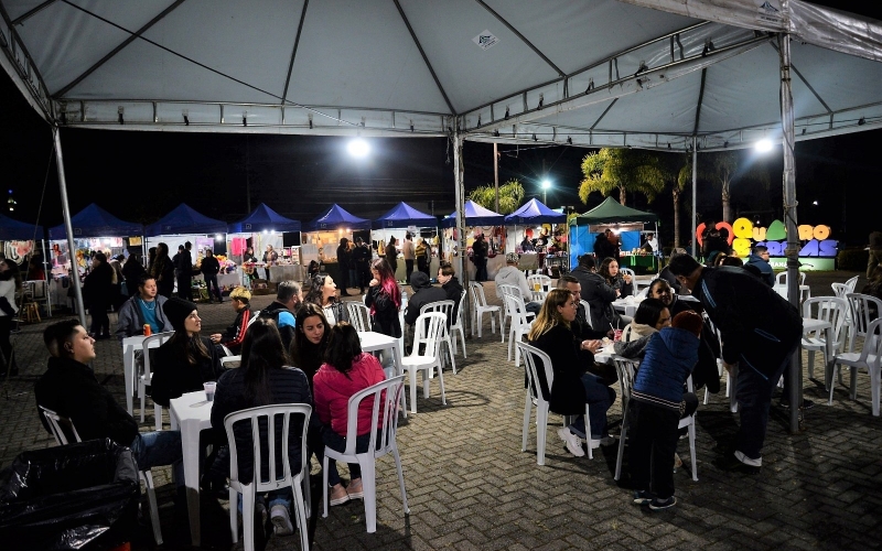 Praça Raulino Alves Cordeiro recebe mais uma edição da Feira Noturna 