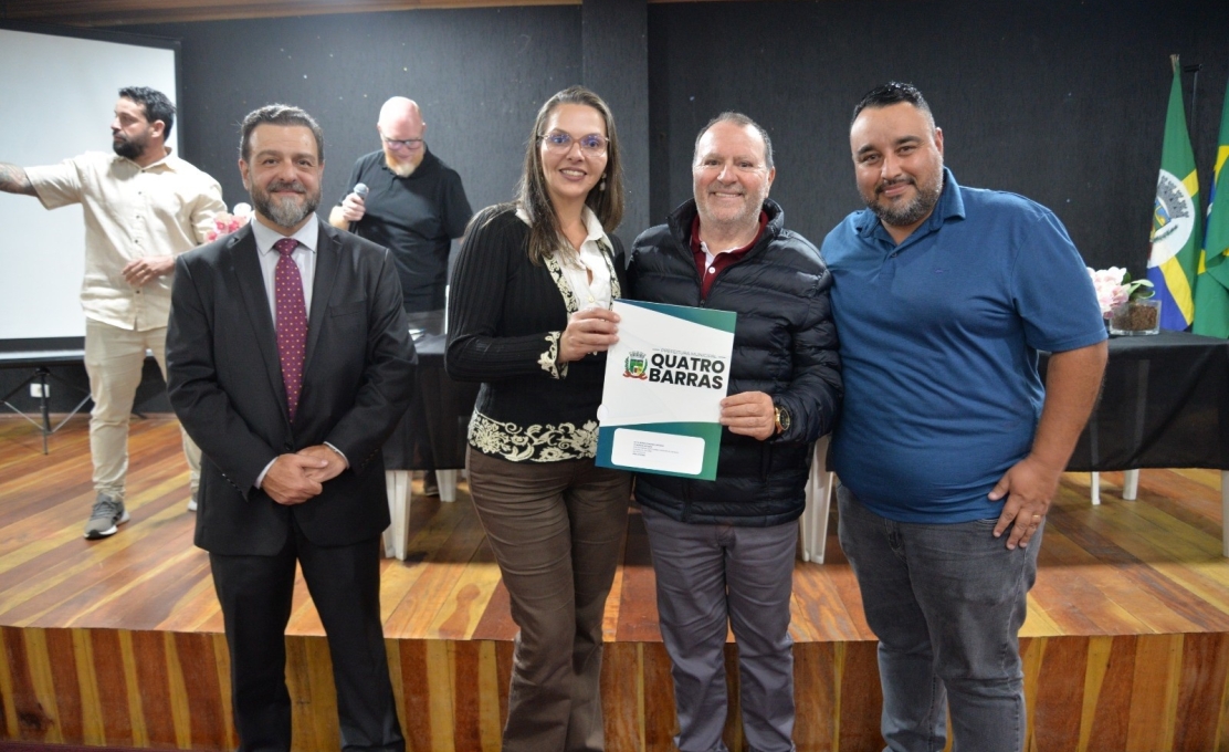 Programa Moradia Legal entrega mais 55 títulos de propriedade para famílias do Centro e Florestal 