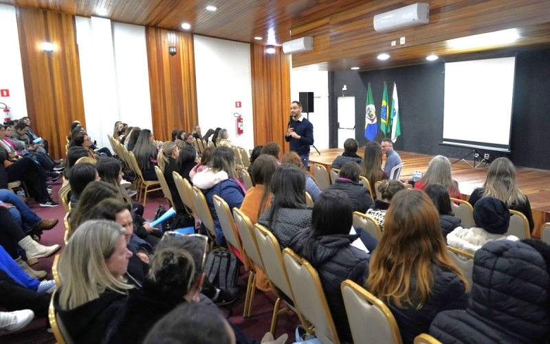 Quatro Barras realiza a I Conferência do Plano Municipal de Educação 