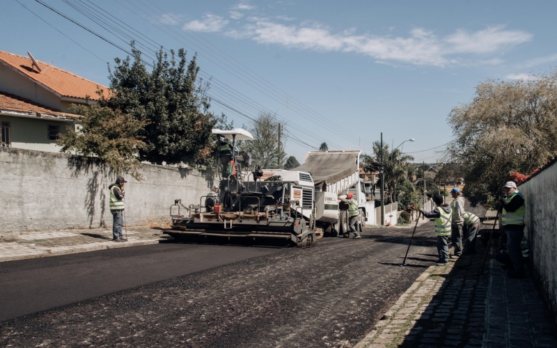 Obras de recape asfáltico melhoram mobilidade em ruas da região central
